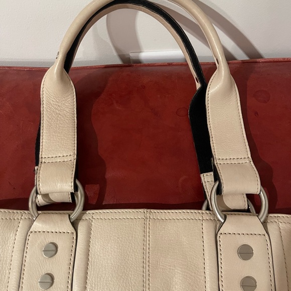 B Makowsky Shoulder Bag - Picture 5 of 7